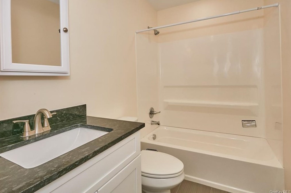 15 1st St #1, Warwick, NY 10990