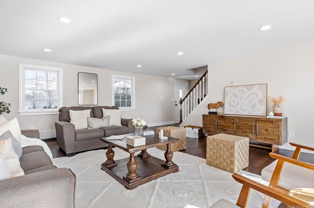 56 Hurtin St, Prt Jefferson Station, NY 11776-3819