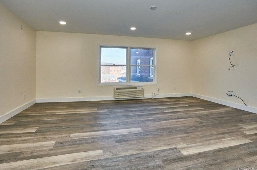 15 1st St #7, Warwick, NY 10990