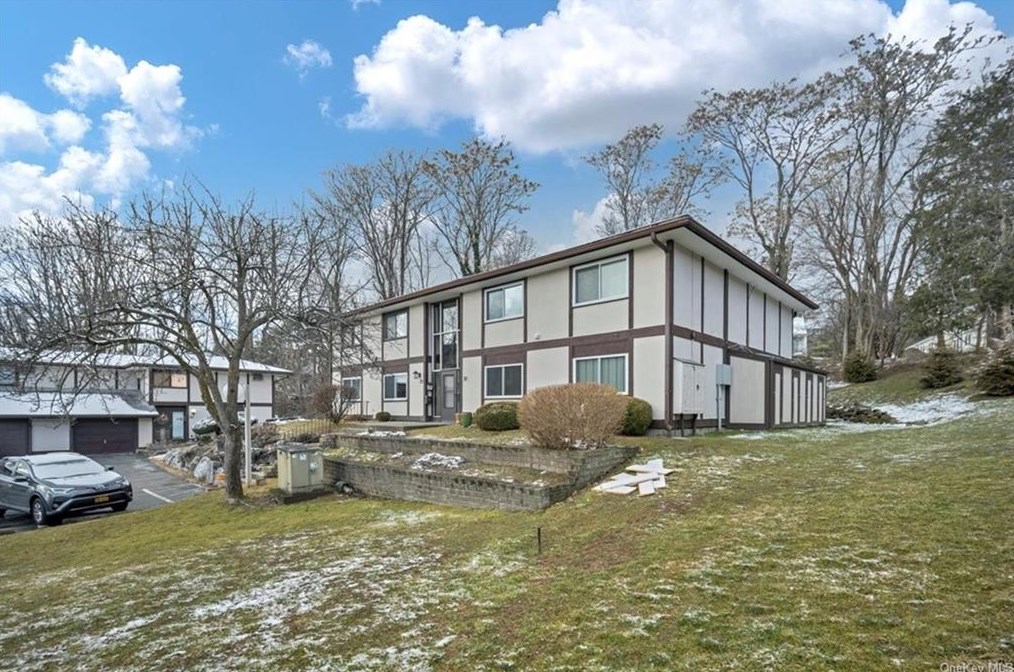 8 Millholland Dr #b, Fishkill, NY 12524