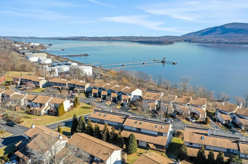 720 Hewitt Ln, Newburgh, NY 12553-5462