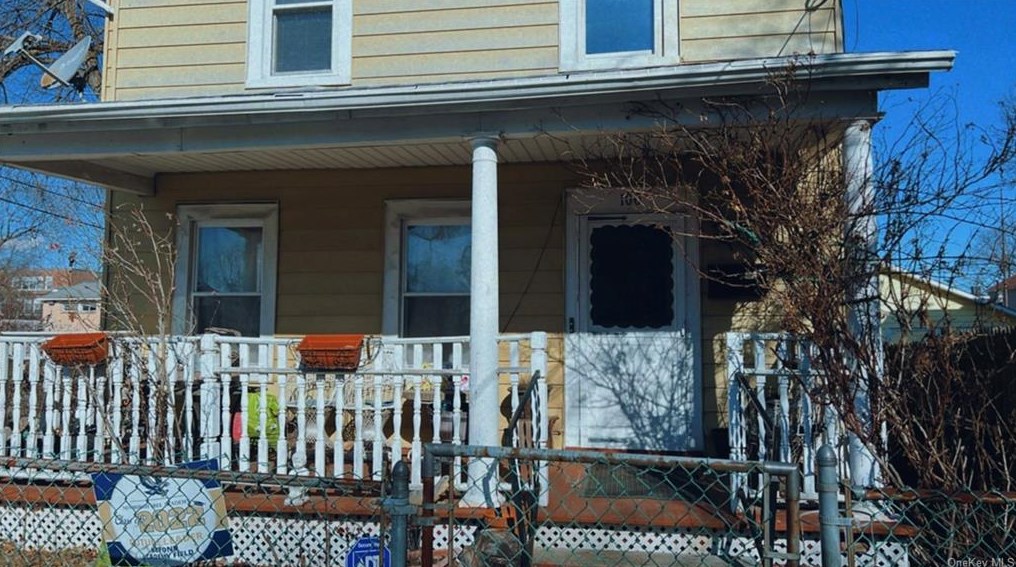 100 Beacon St, Newburgh, NY 12550