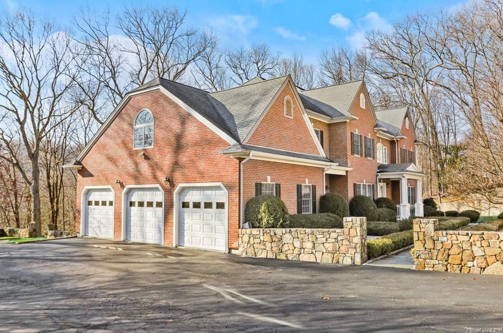 23 Parkview Cir, Kent Lakes, NY 10512