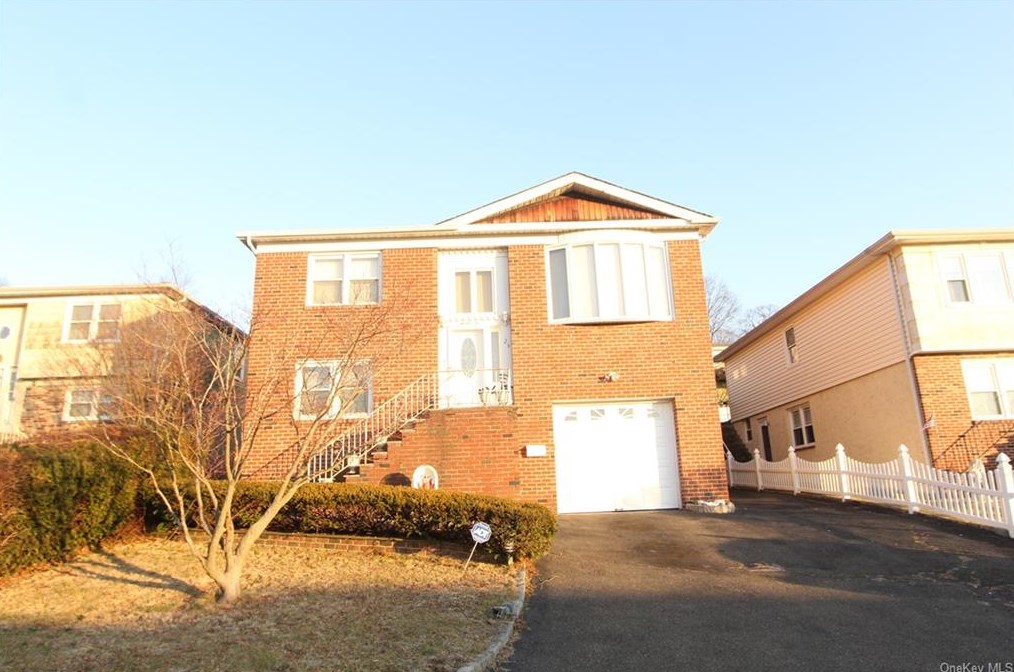 26 Hudson View Dr, Yonkers, NY 10701-1911