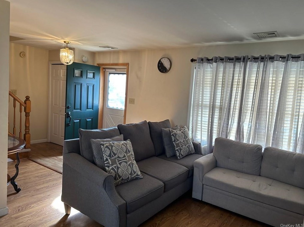 19 Zugibe Ct, West Haverstraw NY  10993-1242 exterior