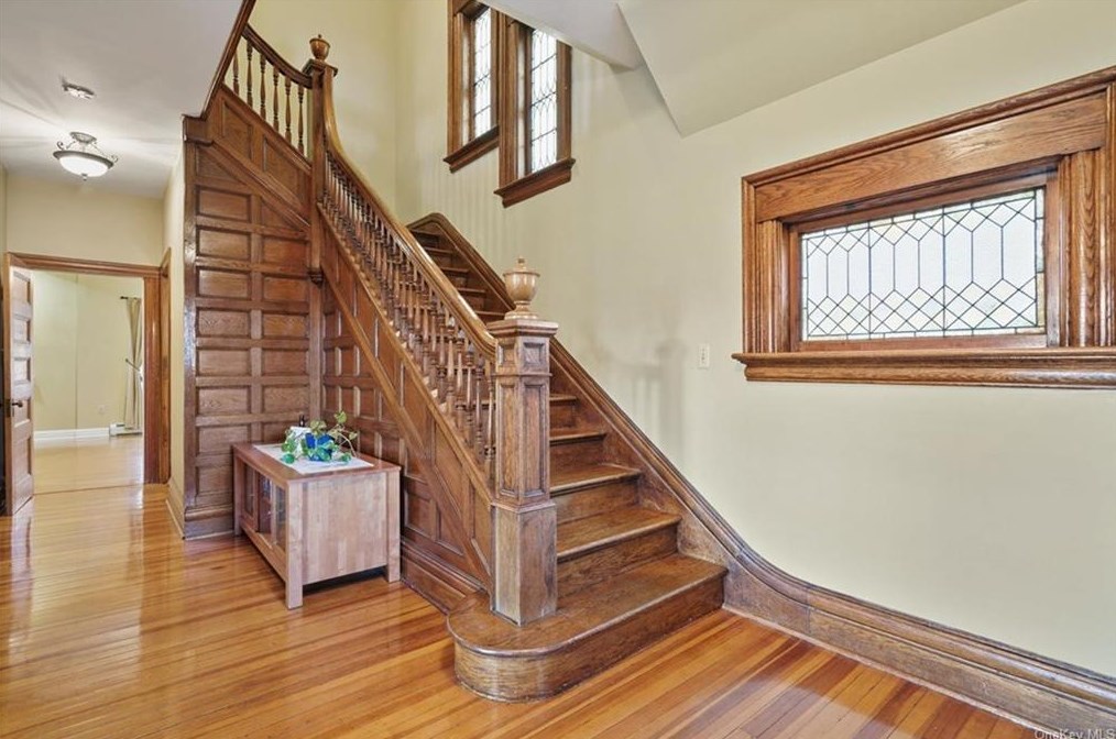 65 Summit Ave, Central Valley, NY 10917-5003