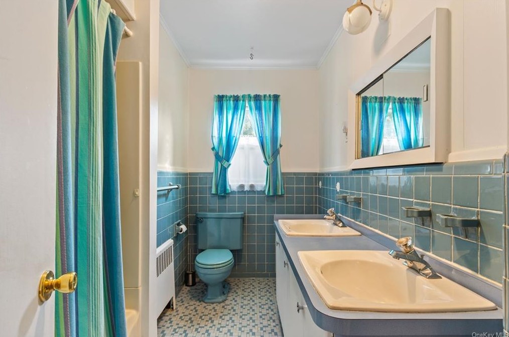 182 Ellsworth Ave, Harrison NY  10528-2015 exterior