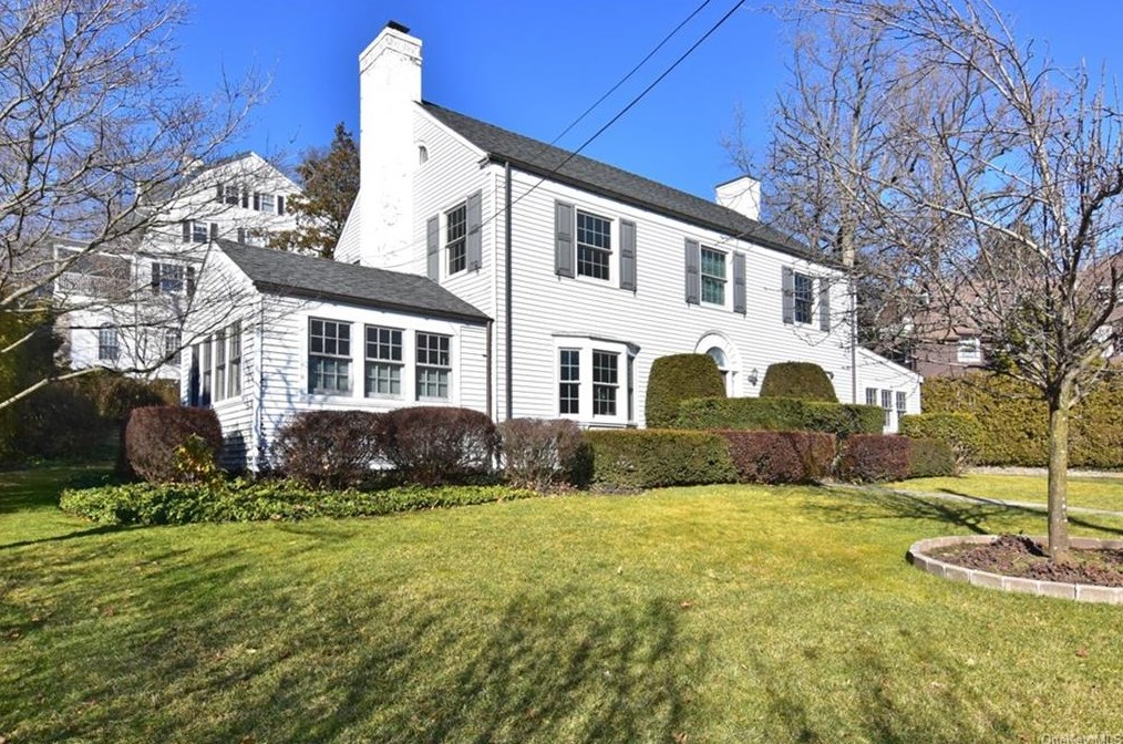 51 Tanglewylde Ave, Yonkers, NY 10708-3142