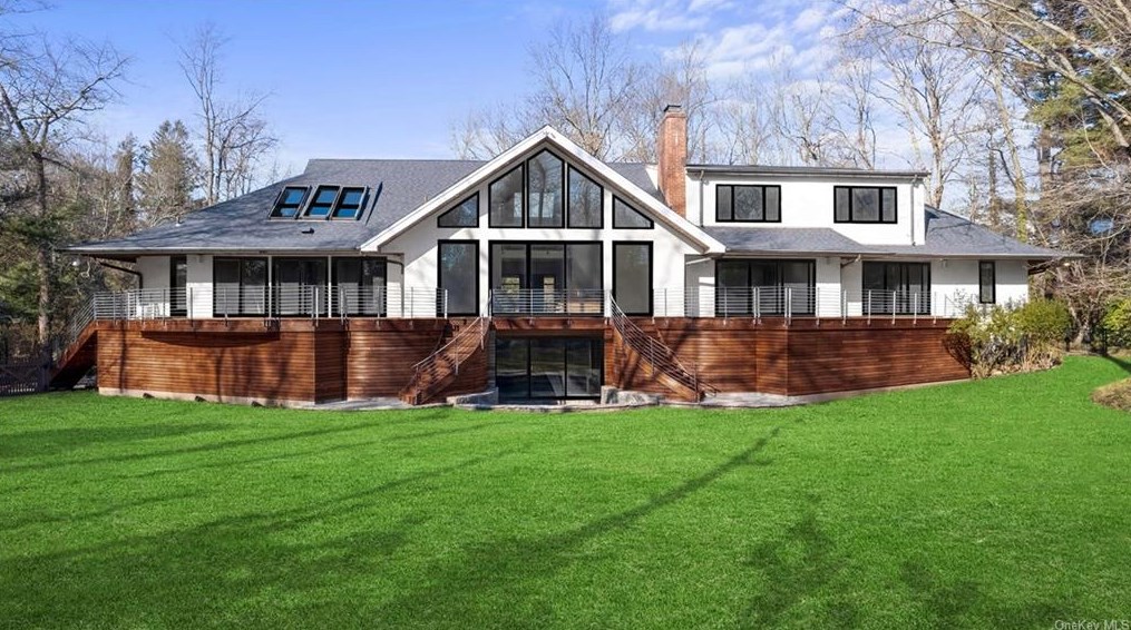 188 Woodlands Rd, Harrison, NY 10528