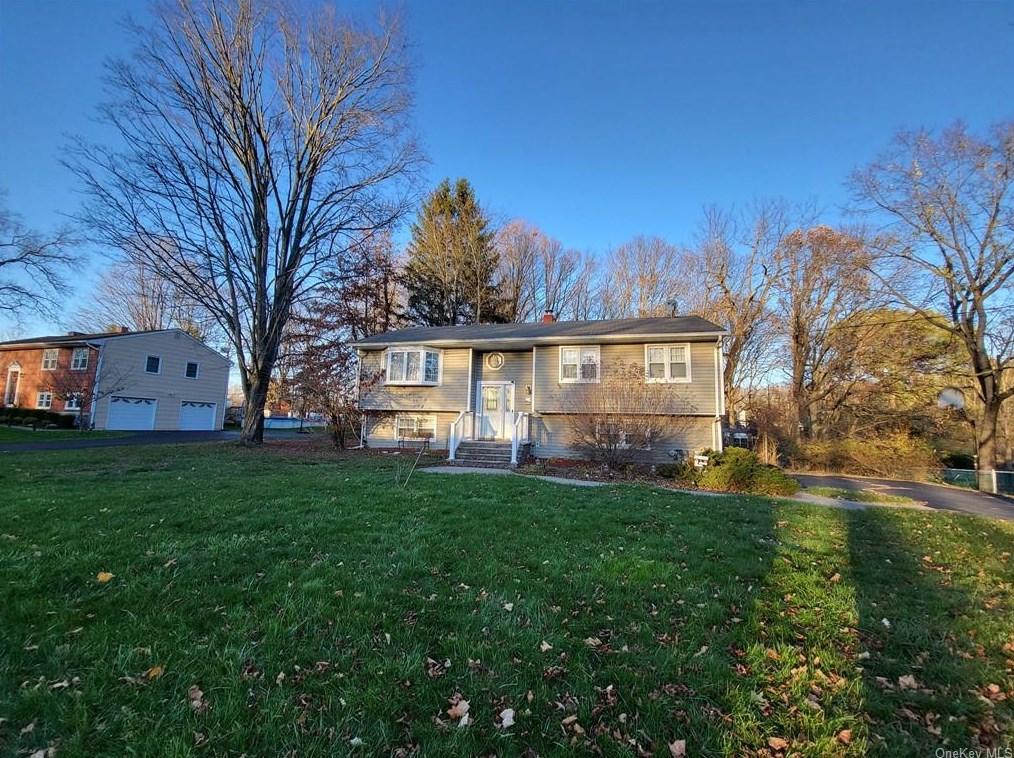 8 Mcgarrah Rd, Monroe, NY 10950