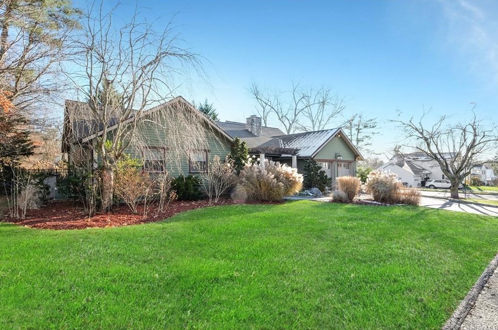 38 Avondale Rd, White Plains, NY 10605