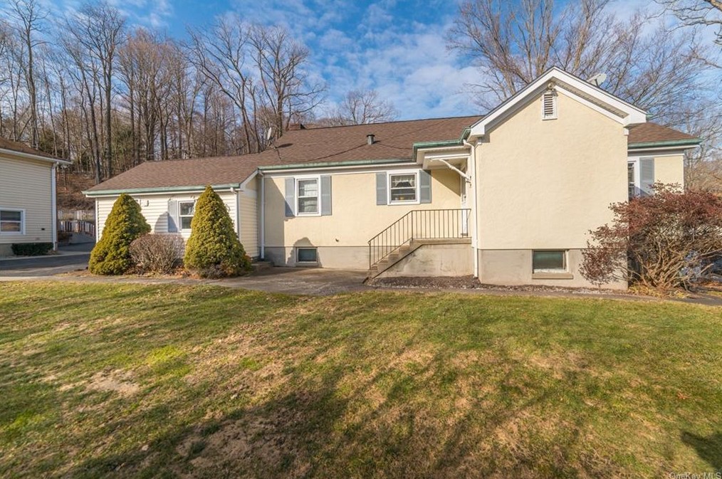 346 Hallocks Mill Rd, Yorktown Hgts, NY 10598