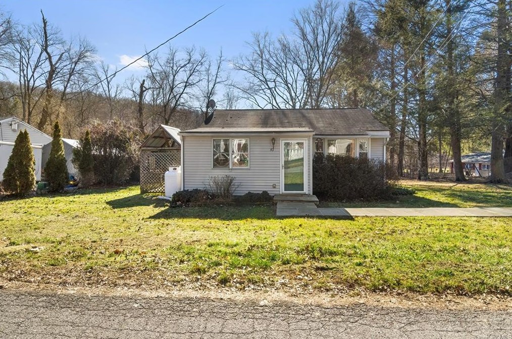 57 Orchard Rd, Tompkins Corners, NY 10579