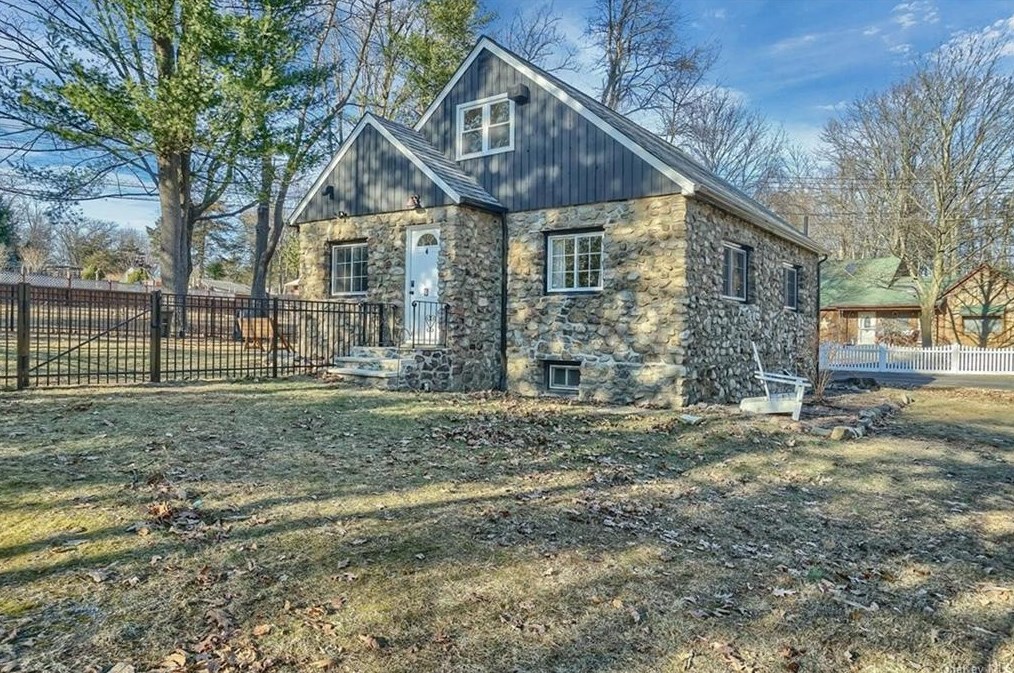 3 Boyles Ct, Monroe, NY 10950