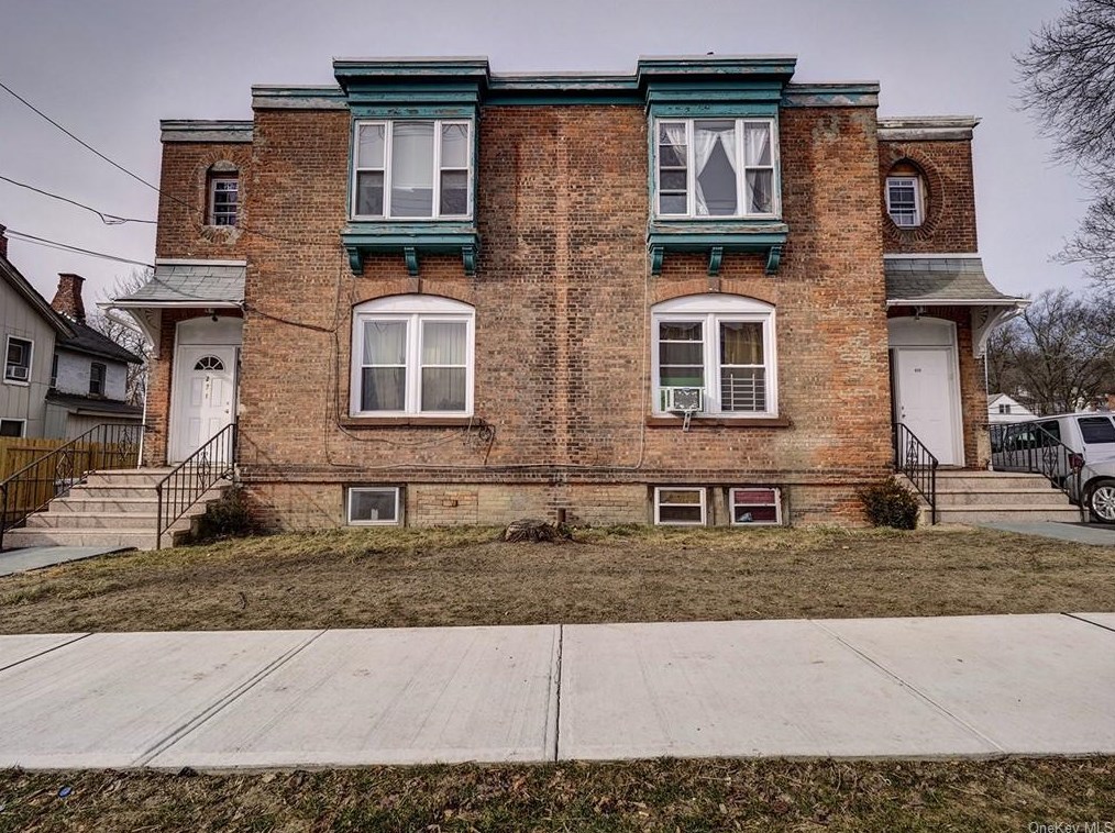 271 Powell Ave, Newburgh, NY 12550-3413