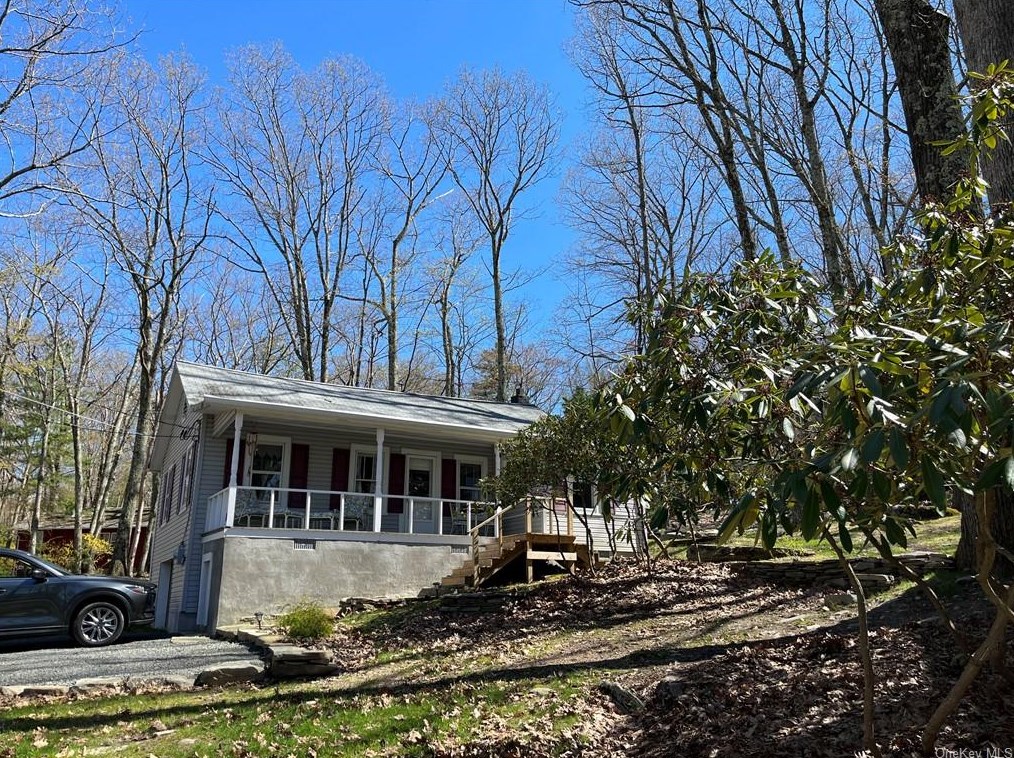 4 Jersey Rd, Wurtsboro, NY 12790-5009
