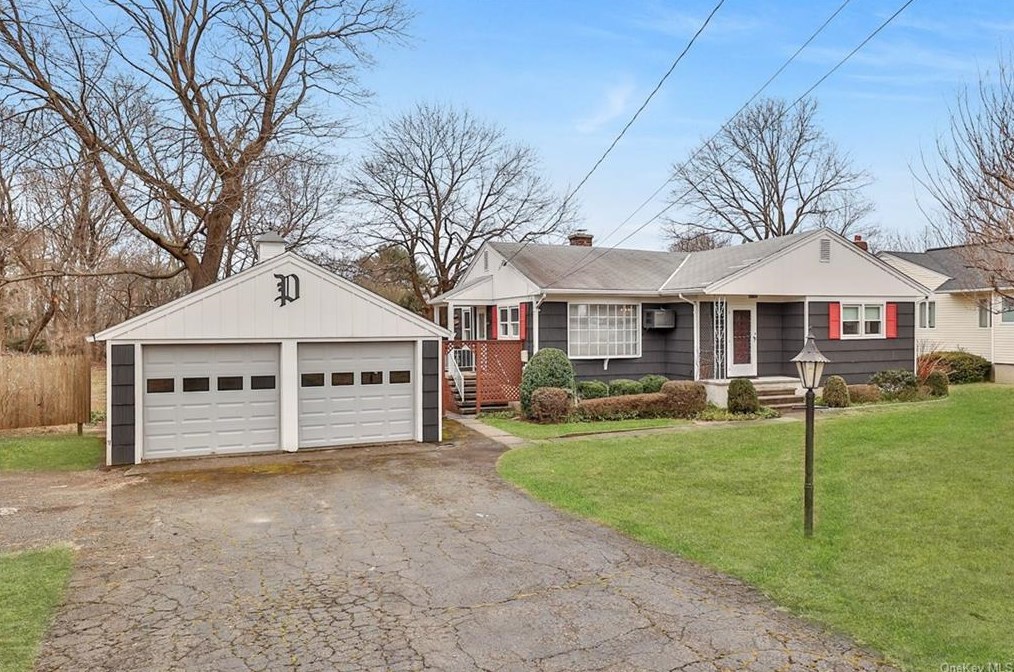 90 Oak Ridge Rd, Pleasantville, NY 10570