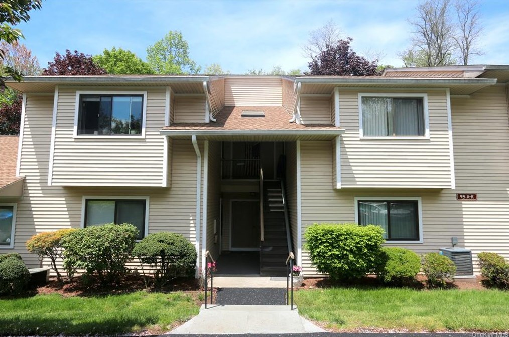 95 Molly Pitcher Ln #d, Yorktown Hgts, NY 10598