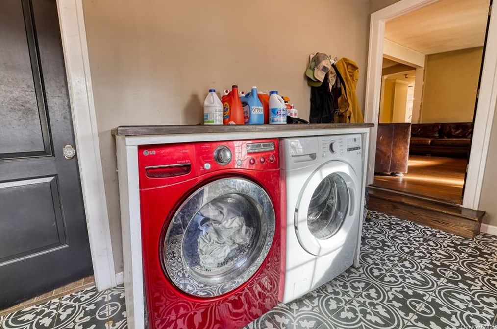 52 Valley View Rd, Bloomingburg NY  12721-5216 exterior