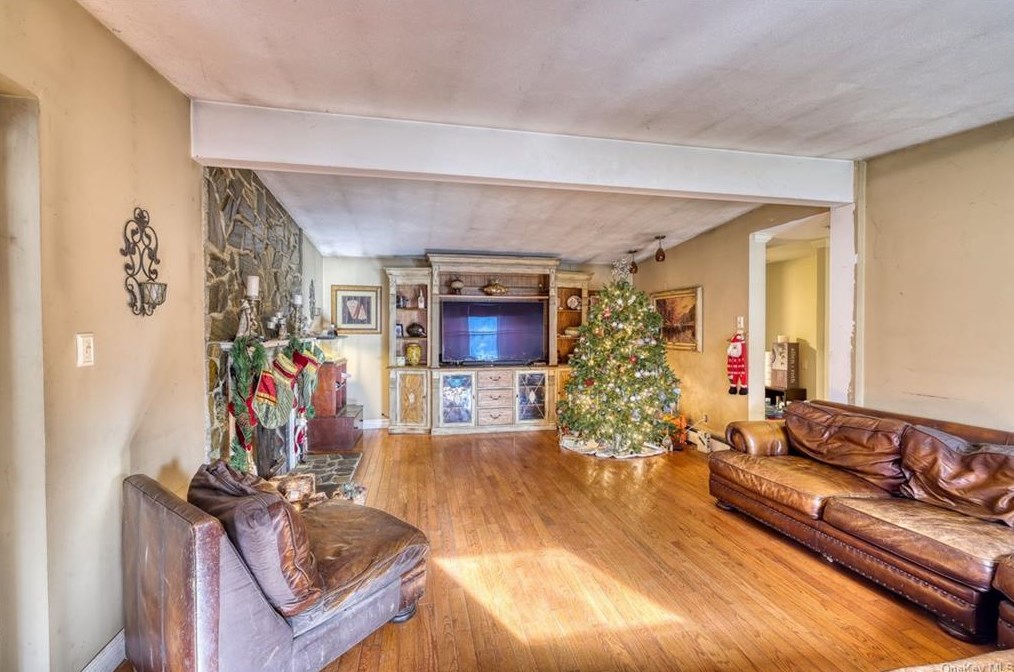 52 Valley View Rd, Bloomingburg NY  12721-5216 exterior