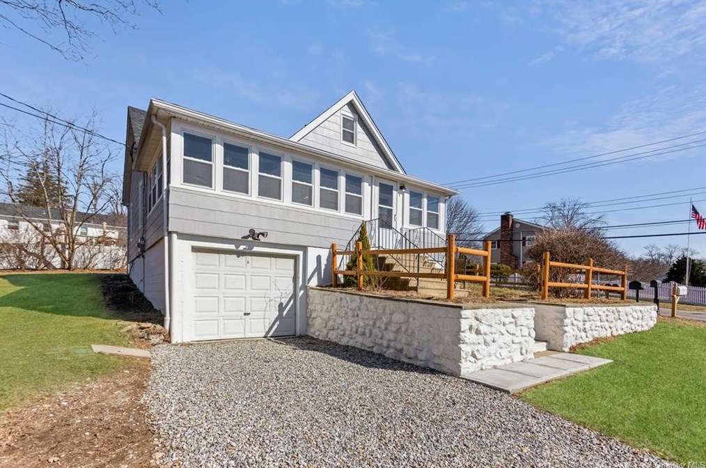 10 Wright Rd, Yorktown Hgts, NY 10598