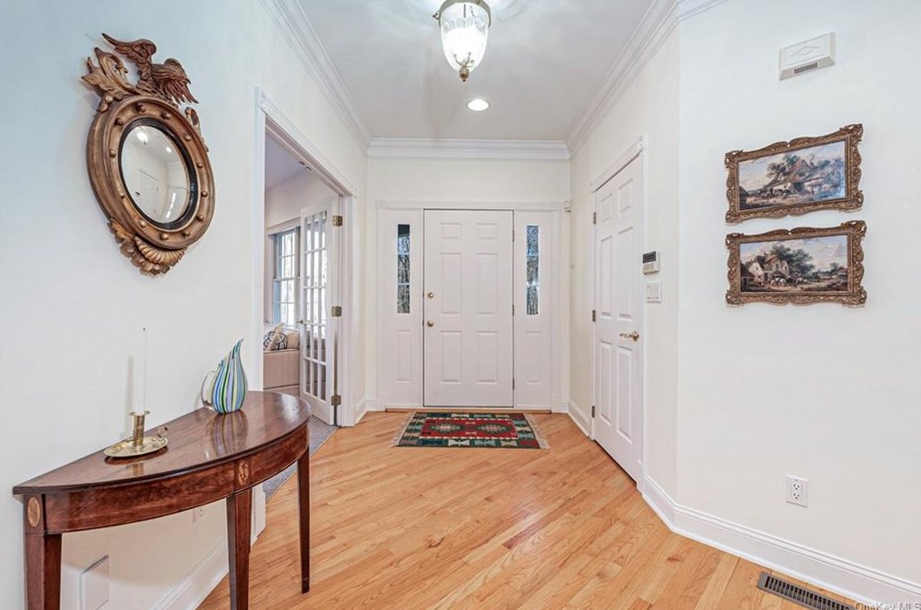 28 Club Pointe Dr, White Plains, NY 10605