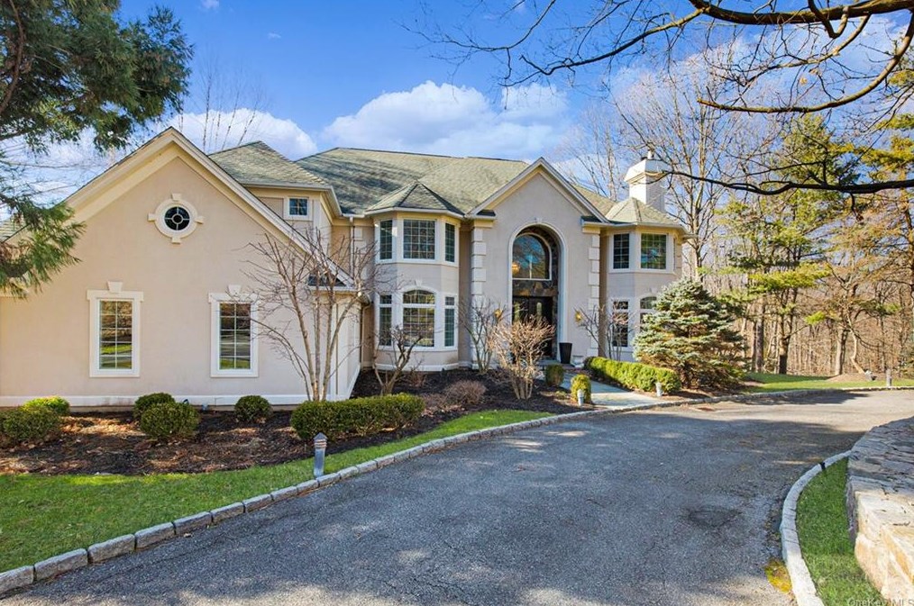 6 Hemlock Hollow, Chappaqua, NY 10514
