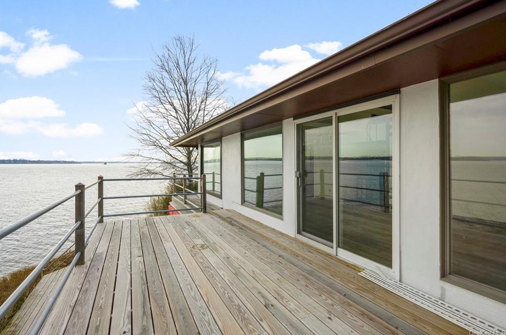 186 Rochelle St, Bronx, NY 10464