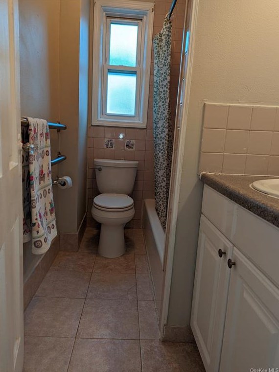 13 Hilltop Acres, Yonkers NY  10704-2823 exterior