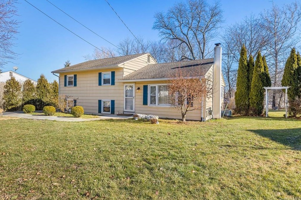 22 Harth Dr, Newburgh, NY 12553-7421