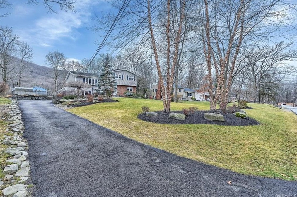 16 Thompson Dr, Washingtonville, NY 10992