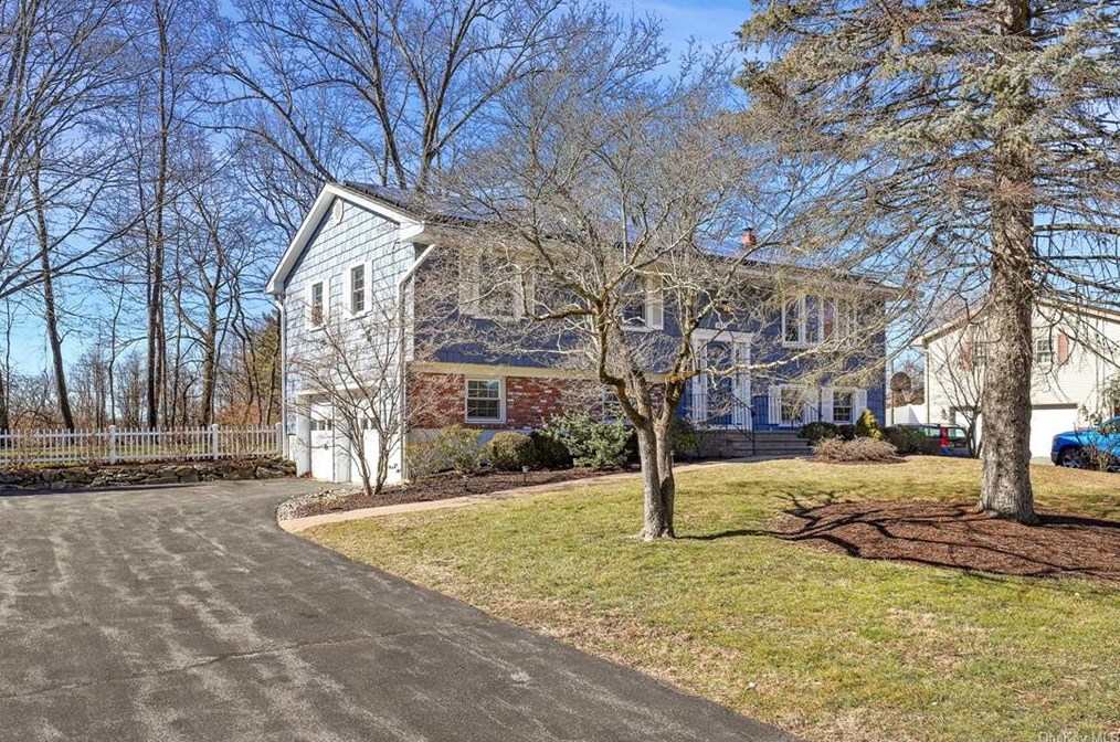 2933 Manor St, Yorktown Hgts, NY 10598