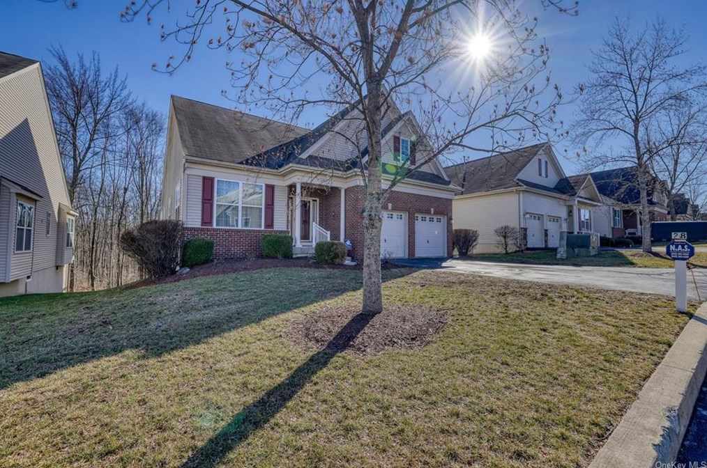28 Jasmine Dr, Middletown, NY 10940