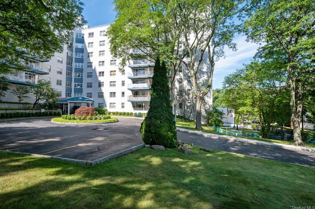 499 N Broadway #6a, White Plains, NY 10603