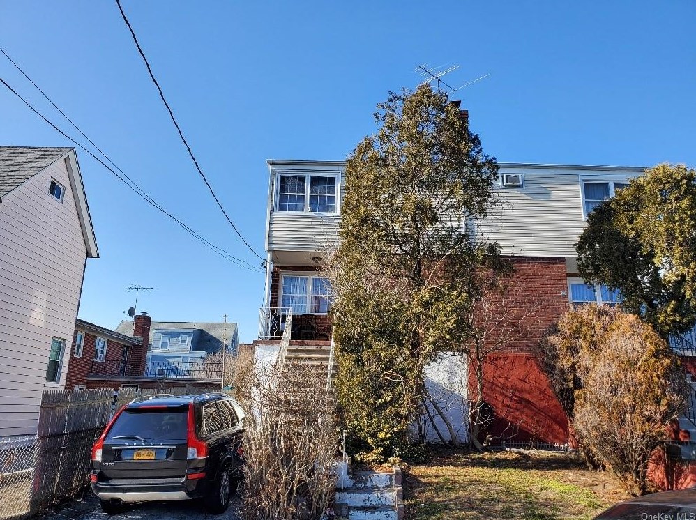 31 Waring Pl, Yonkers, NY 10703-3009