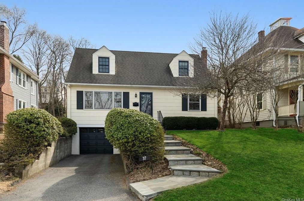37 Brook St, Mount Kisco, NY 10549-2901