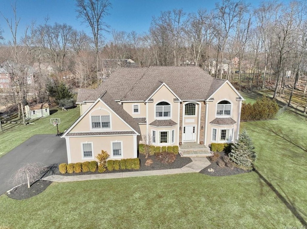 18 Grist Mill Ct, Airmont, NY 10901