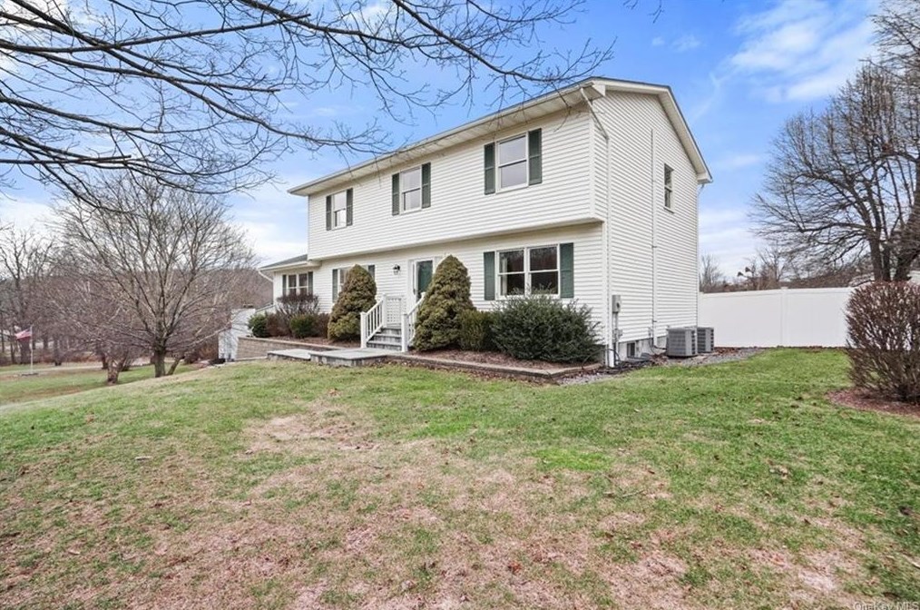 9 Robin Wood Ln, La Grange, NY 12540-5400
