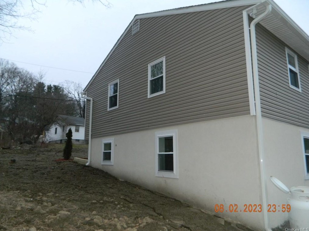 281 N Terry Hill Rd, Kent Lakes, NY 10512