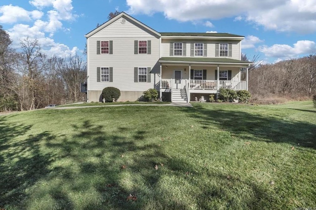 1 Bel Air Dr, Wallkill NY  12589-8900 exterior