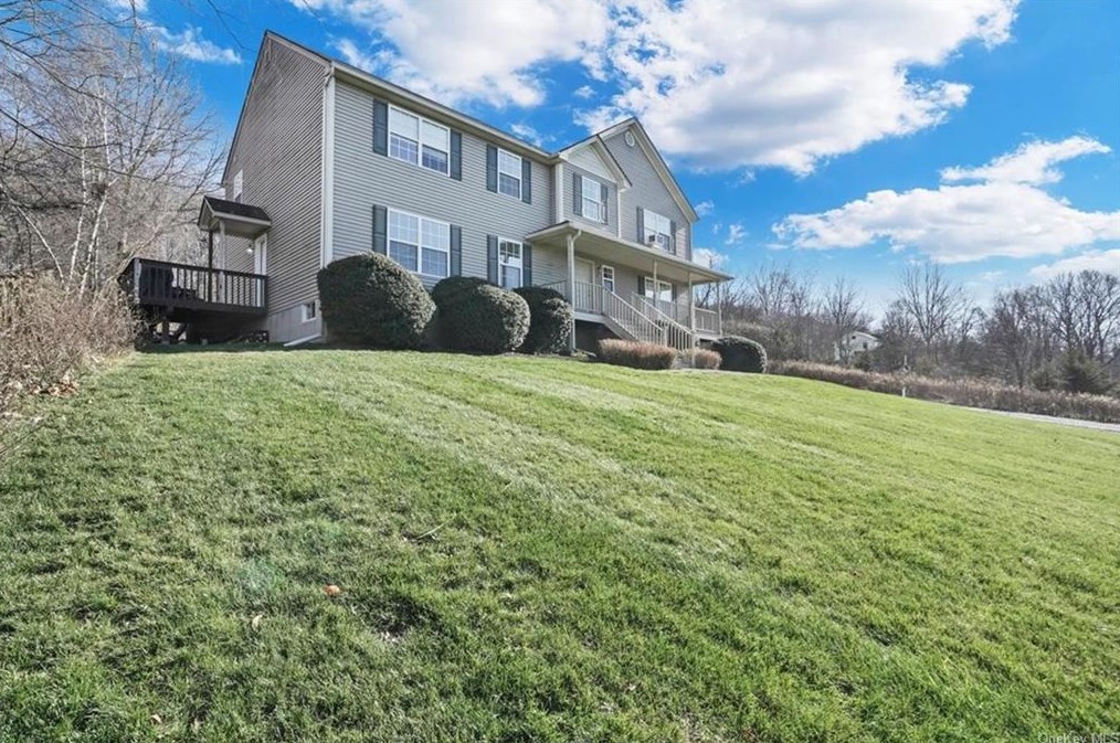 1 Bel Air Dr, Wallkill NY  exterior