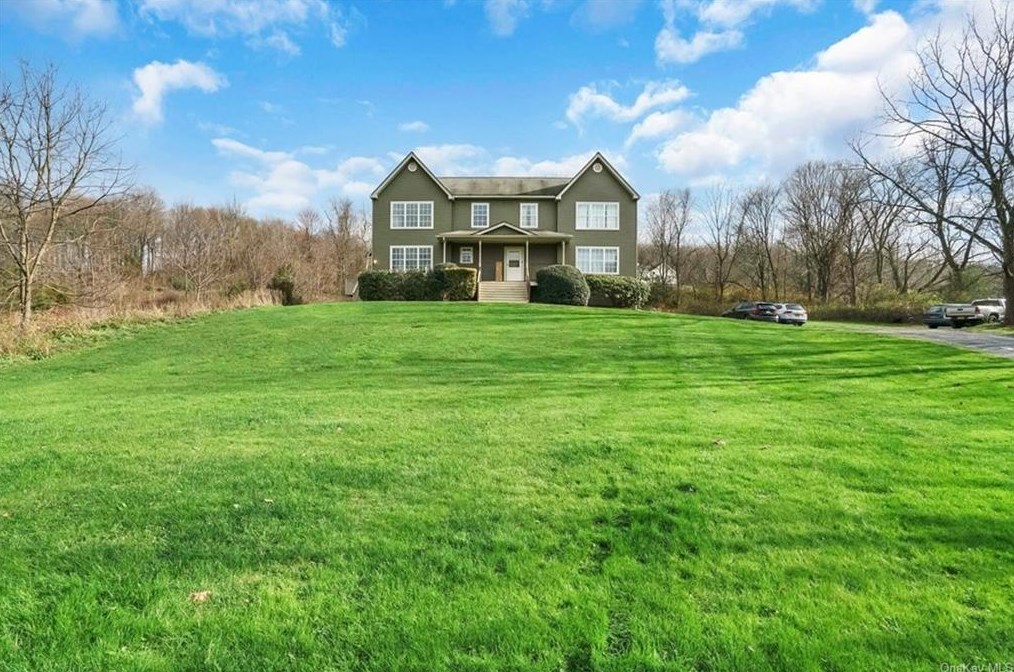 1 Bel Air Dr, Wallkill NY  exterior