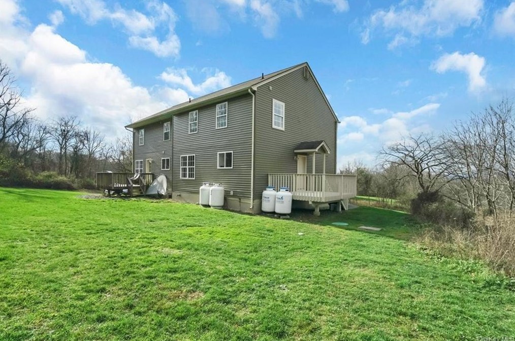 1 Bel Air Dr, Wallkill NY  exterior