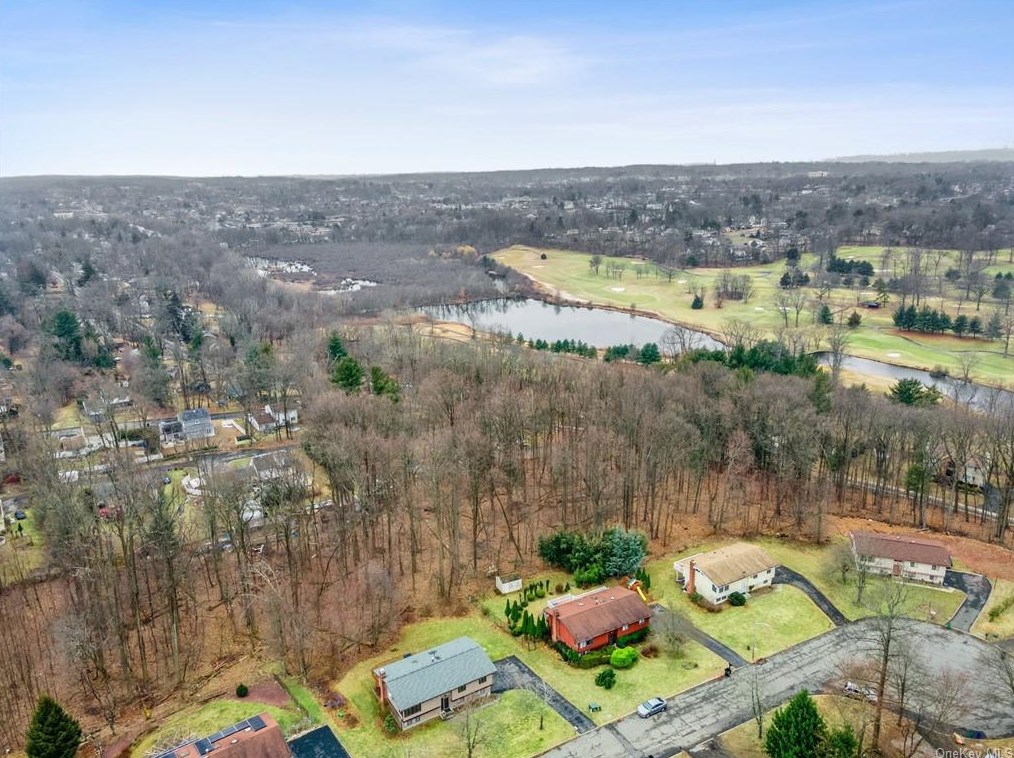 6 Durante Ct, Chestnut Ridge, NY 10977-1838