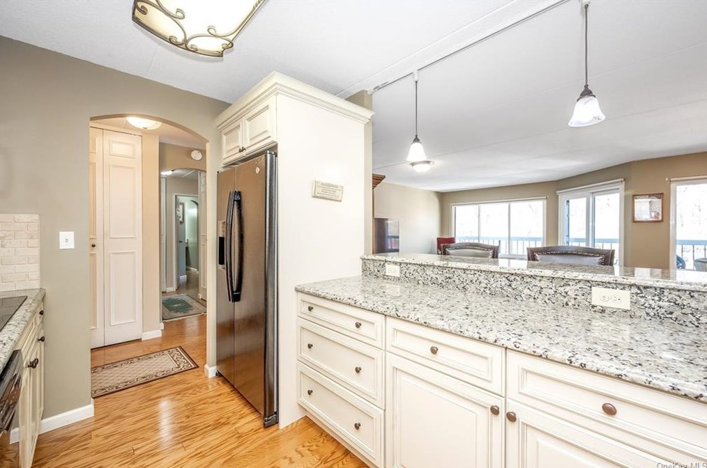 100 High Point Dr #309, Hartsdale, NY 10530