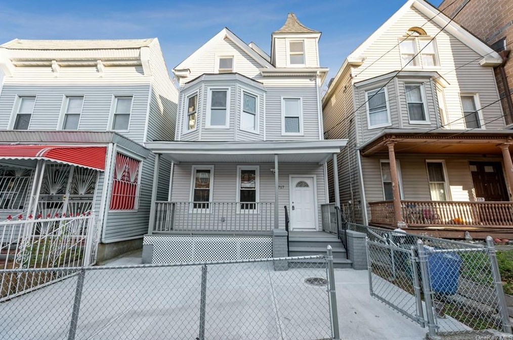 717 E 221st St, Bronx, NY 10467