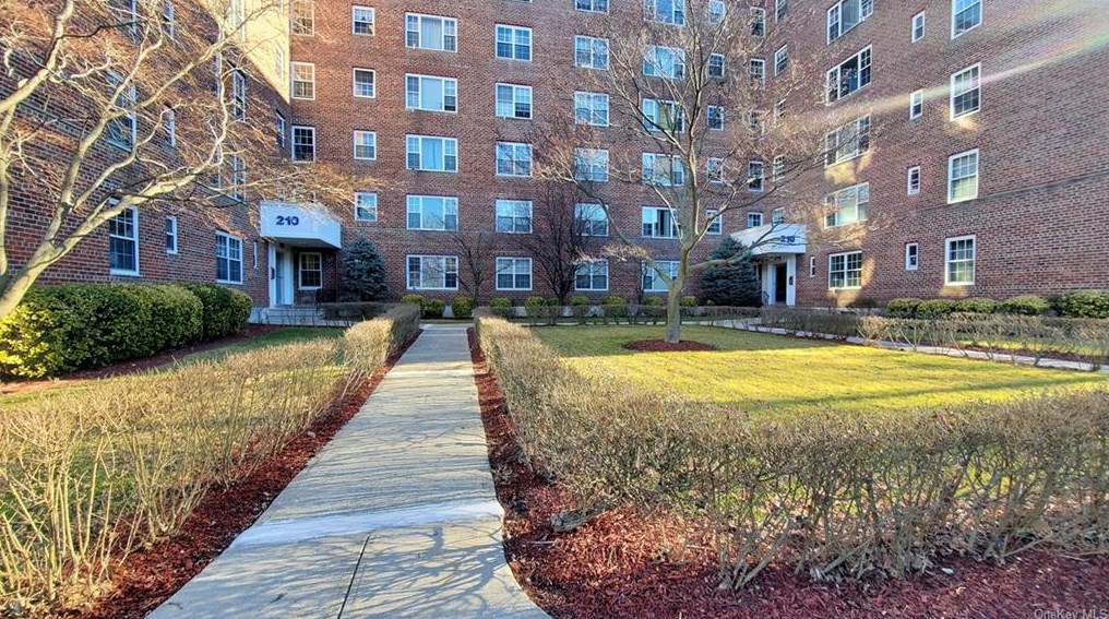 210 Pelham Rd #3e, New Rochelle, NY 10805
