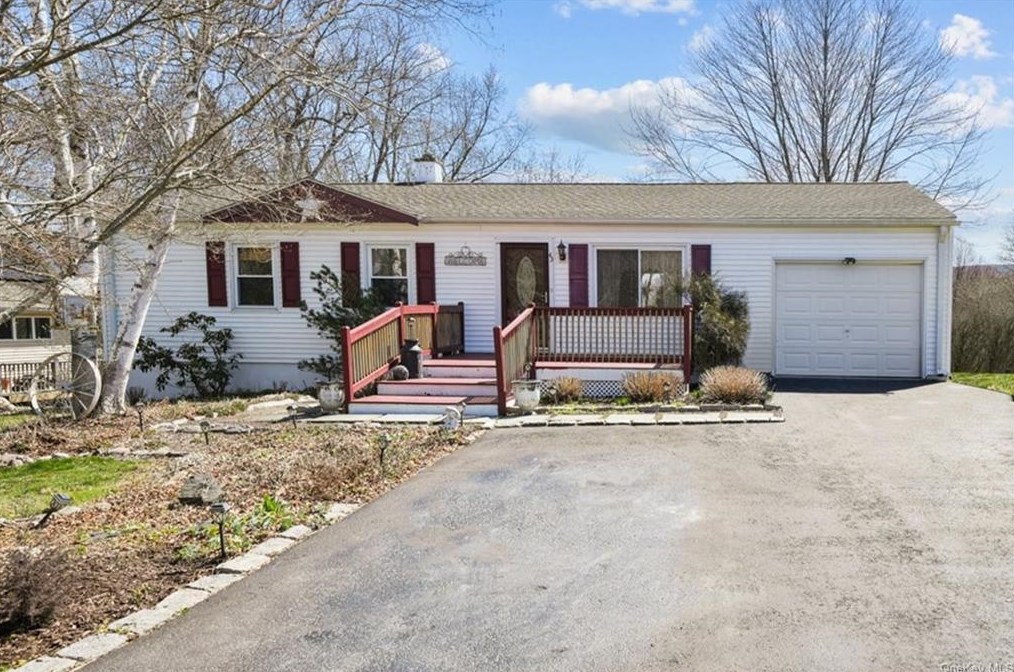 43 Park Dr, Warwick, NY 10990