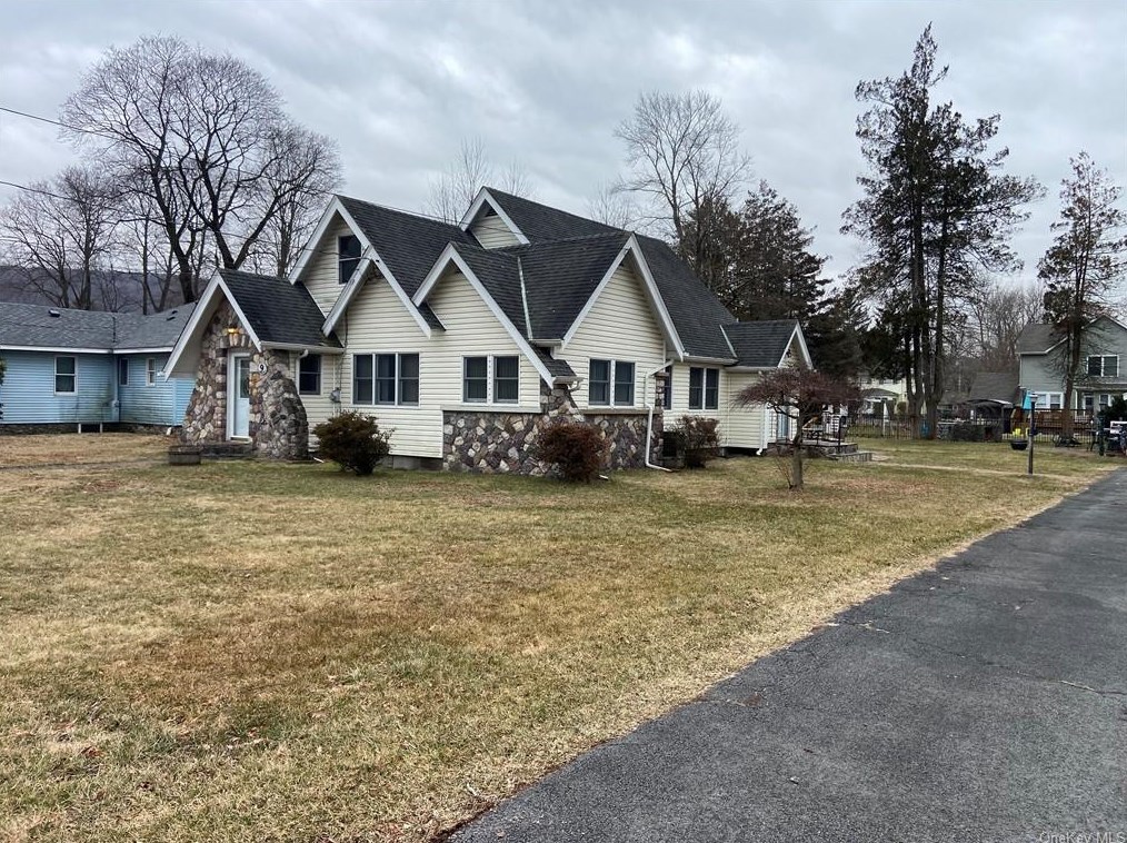 9 Chestnut St, Greenwood Lake, NY 10925