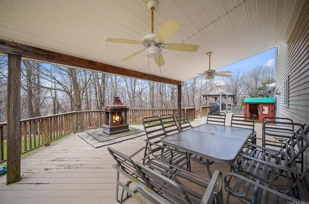 15 Spinnaker Ct, Monroe NY  10950-4479 exterior